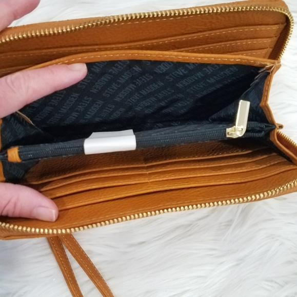 Nwot steve madden zipper wristlet wal… - Picture 2 of 11